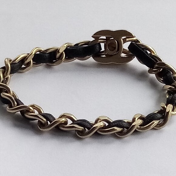 Authentic CHANEL Bracelet Black Leather Gold Plated Chain Link Turnlock CC Logo - Picture 4 of 7